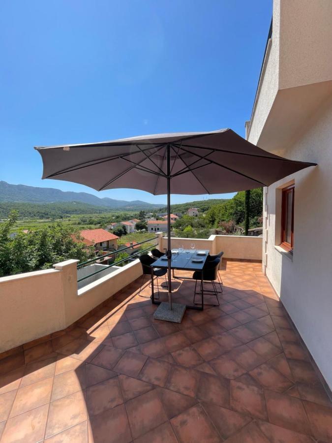 Apartments Belic With Pool Jelsa  Dış mekan fotoğraf