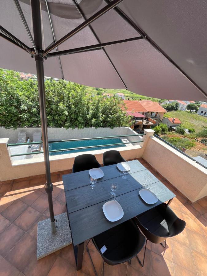 Apartments Belic With Pool Jelsa  Dış mekan fotoğraf