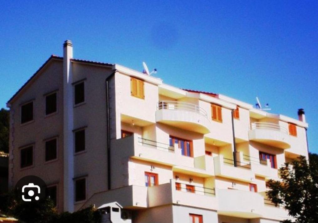 Apartments Belic With Pool Jelsa  Dış mekan fotoğraf