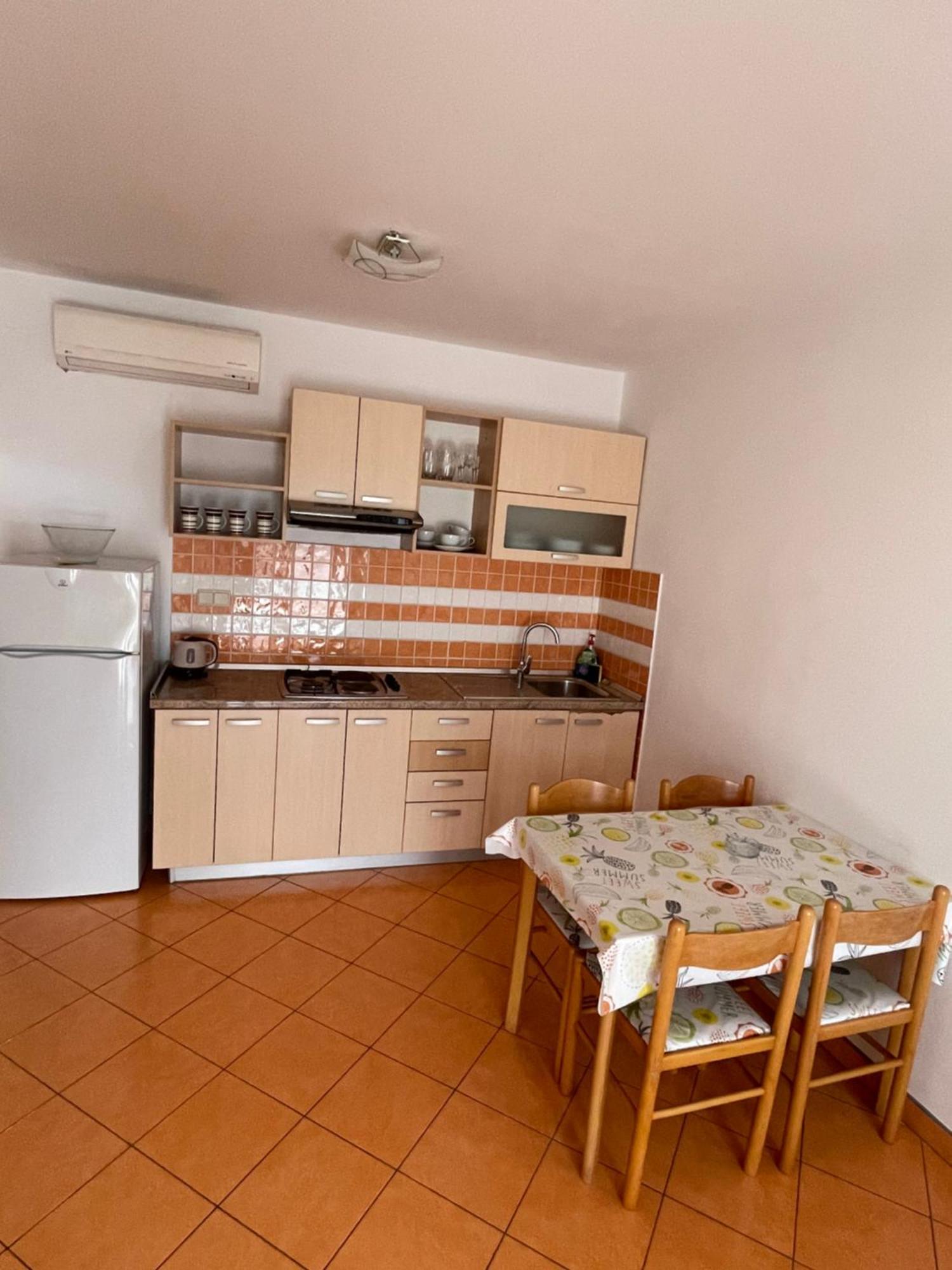 Apartments Belic With Pool Jelsa  Dış mekan fotoğraf
