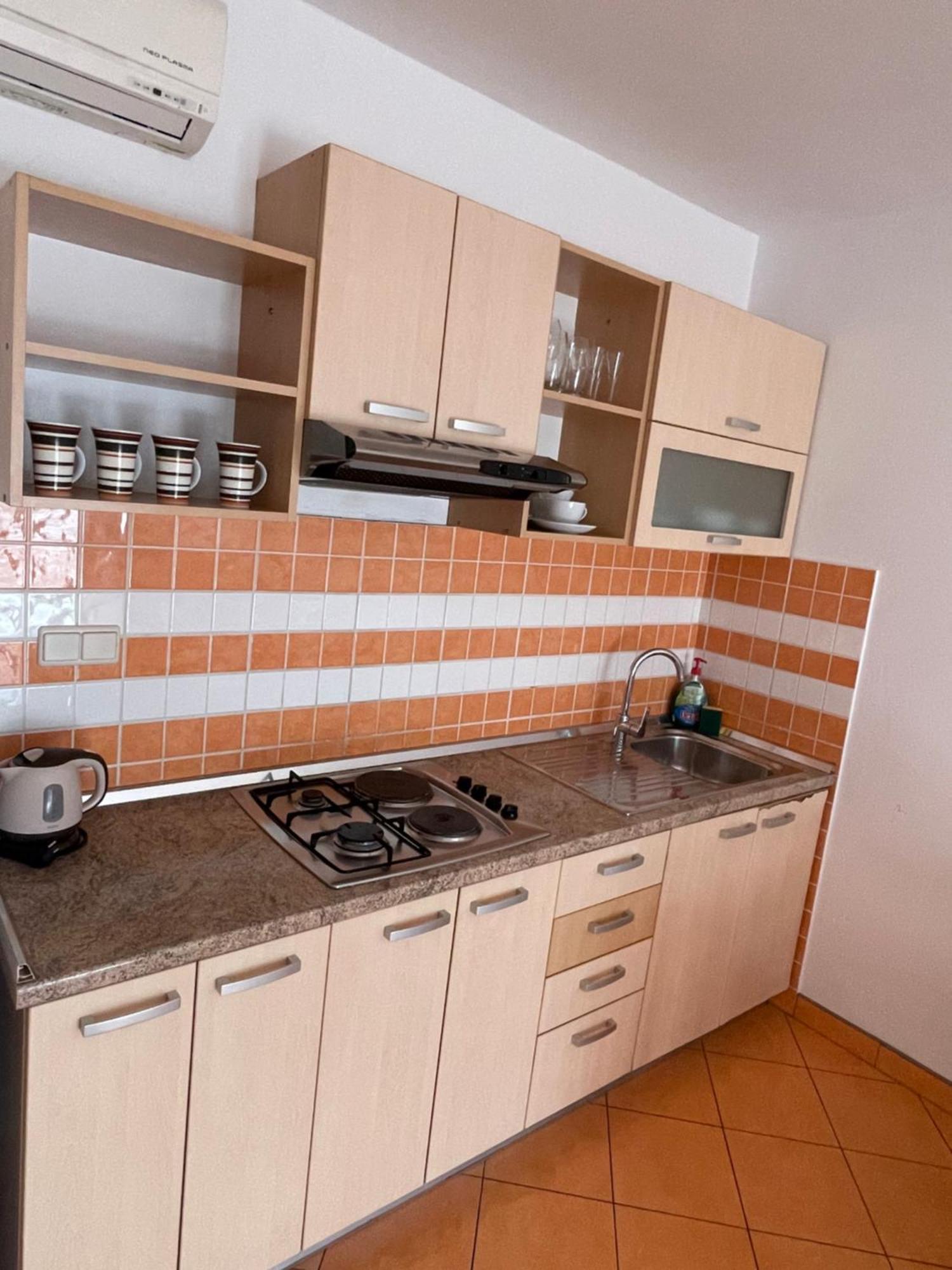 Apartments Belic With Pool Jelsa  Dış mekan fotoğraf