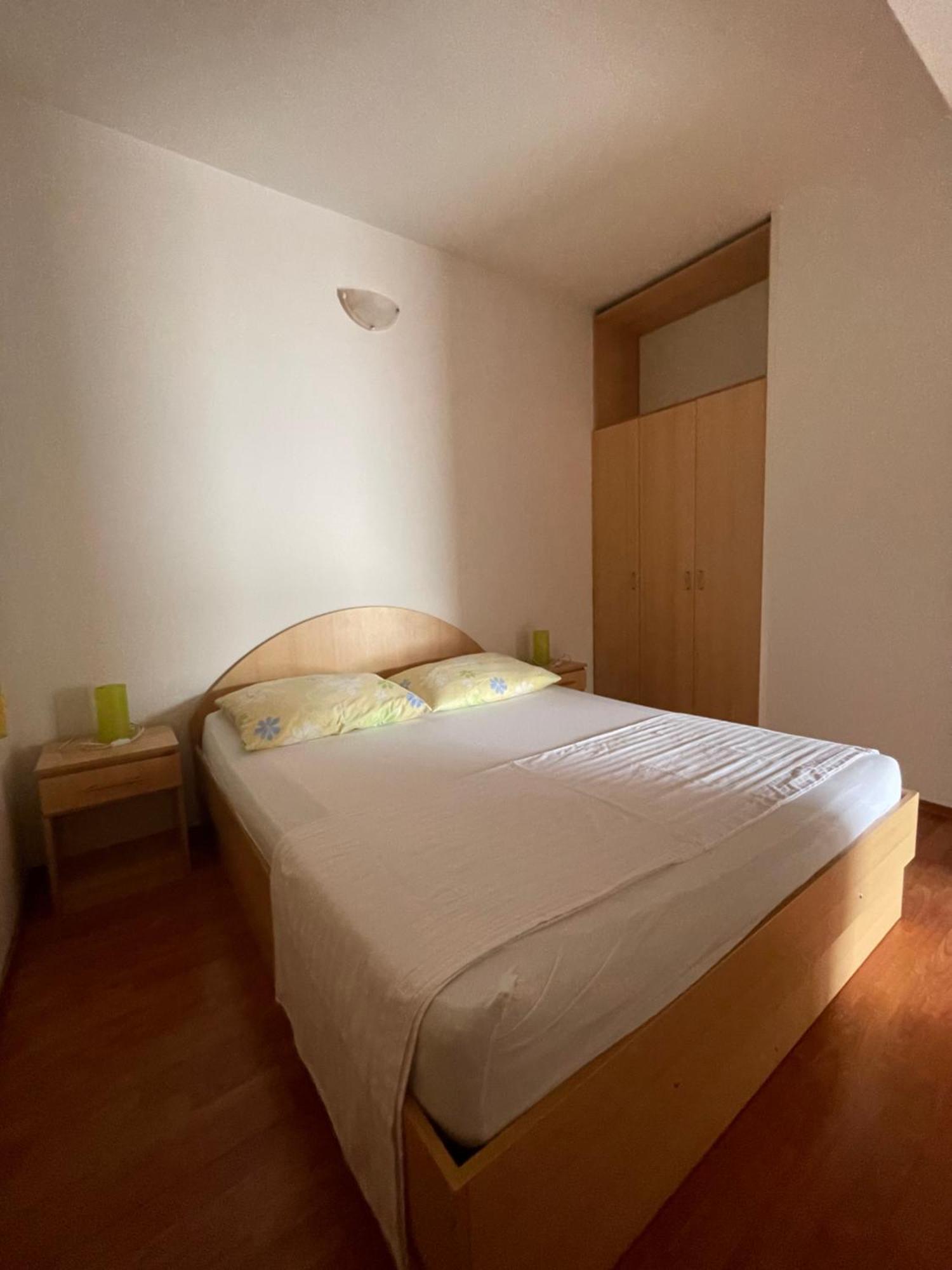 Apartments Belic With Pool Jelsa  Dış mekan fotoğraf