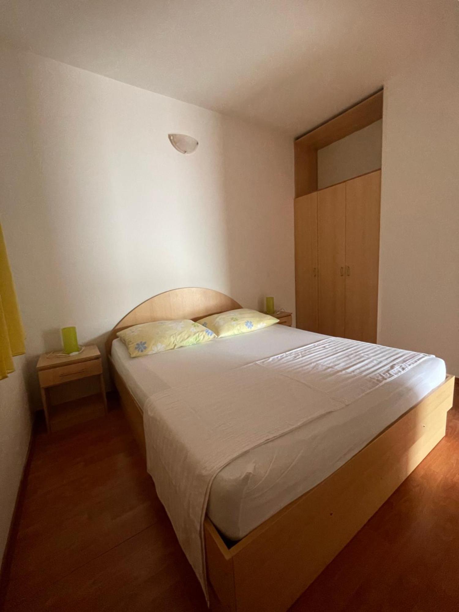 Apartments Belic With Pool Jelsa  Dış mekan fotoğraf