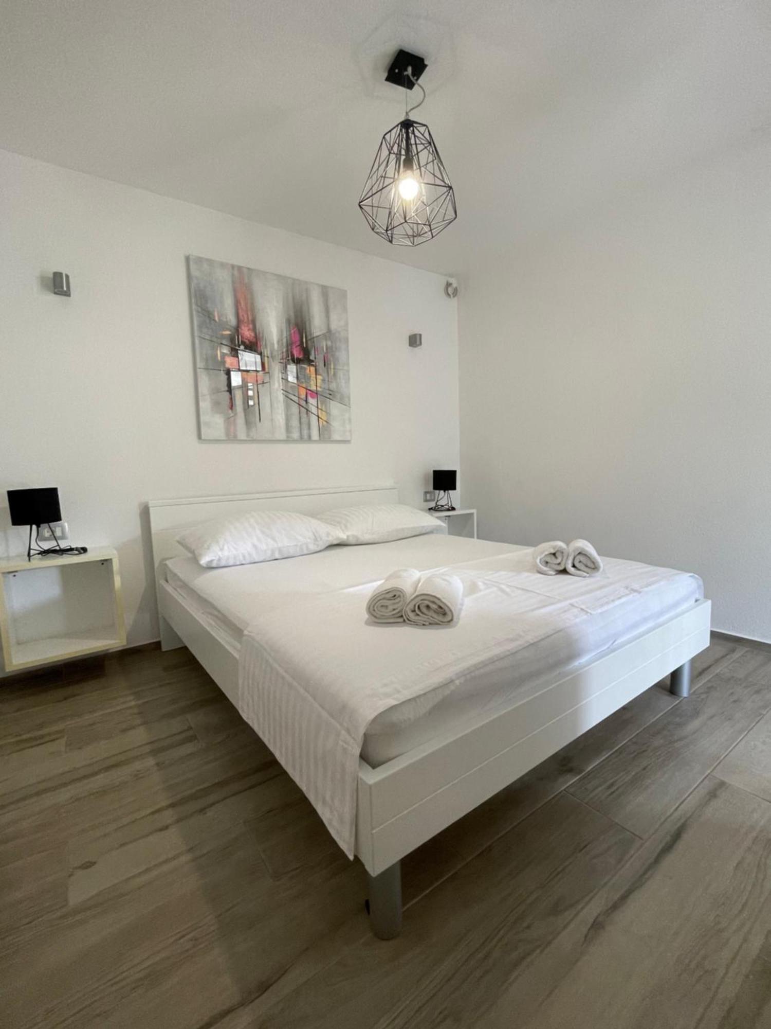Apartments Belic With Pool Jelsa  Dış mekan fotoğraf